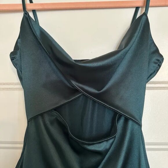 Women's green satin dress - Picture 2 of 2